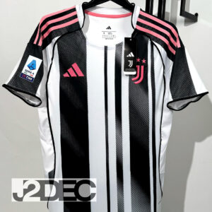 Juventus ยูเวนตุส Home ชุดเหย้า เกรดแฟนบอล ปี 2025/26 (อาร์ม กัลโช่+ชื่อนักเตะ+เบอร์)