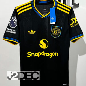 Man United แมนยู ชุดสาม Third เกรดแฟนบอล ปี 2025/26 (อาร์ม พรีเมียร์ลีก + ชื่อนักเตะ + เบอร์)